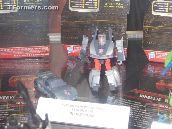 Sdcc 2012 Toys R Us Transformers Generations Asia Exclusive Silverstreak 1  (98 of 141)